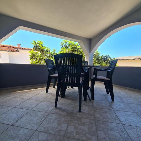 Apartments Ankora Vir Luaran gambar