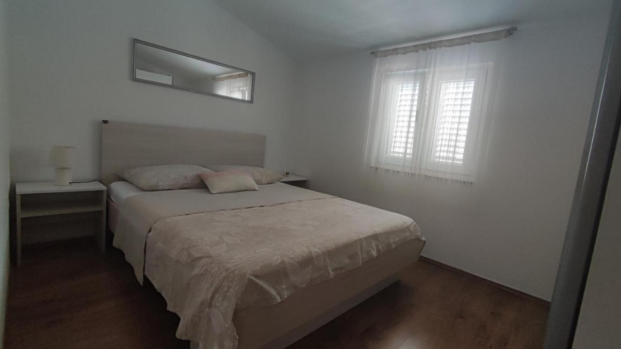 Apartments Ankora Vir Bilik gambar