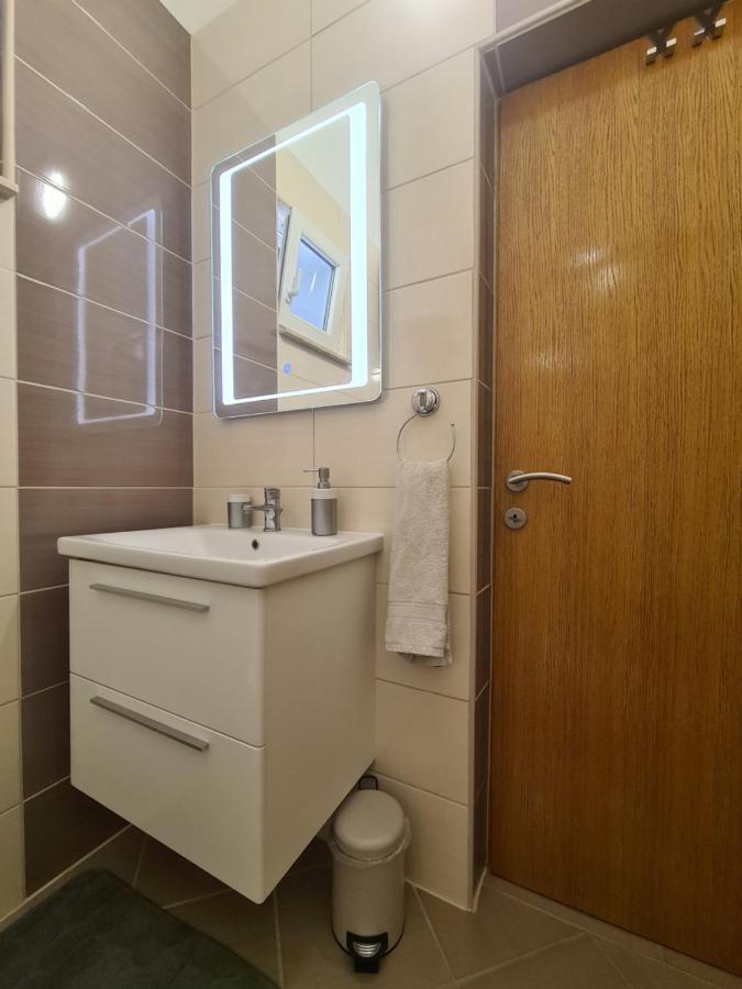 Apartments Ankora Vir Luaran gambar