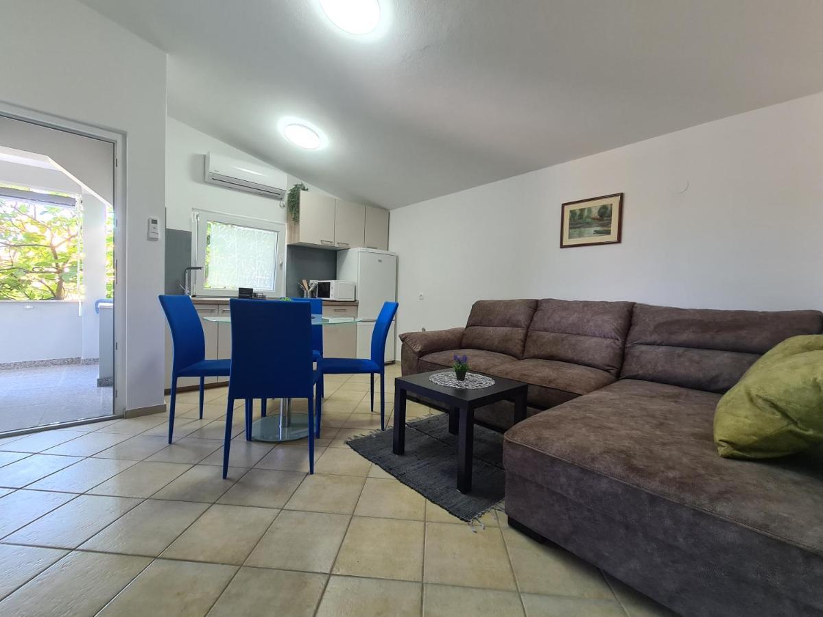 Apartments Ankora Vir Luaran gambar