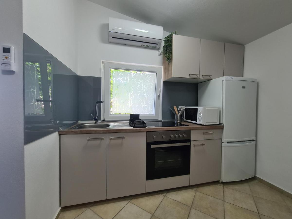 Apartments Ankora Vir Luaran gambar