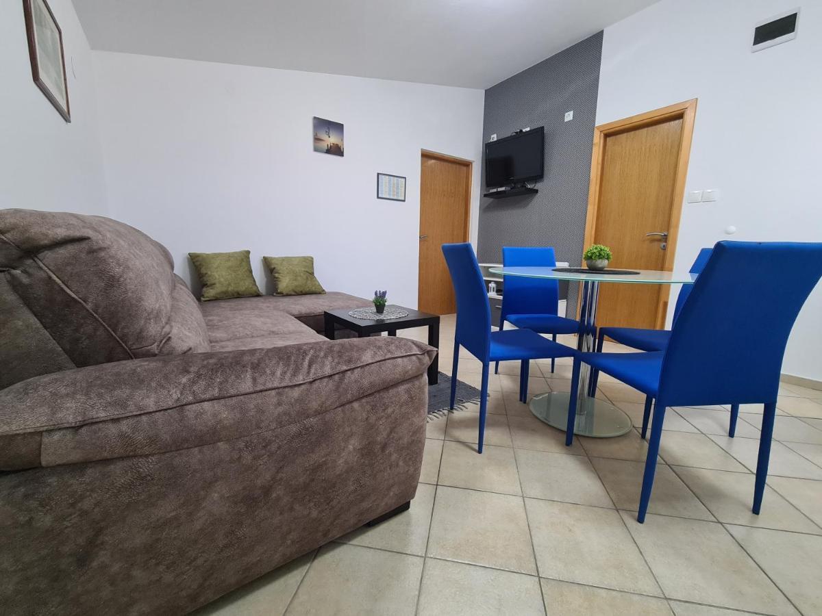 Apartments Ankora Vir Luaran gambar