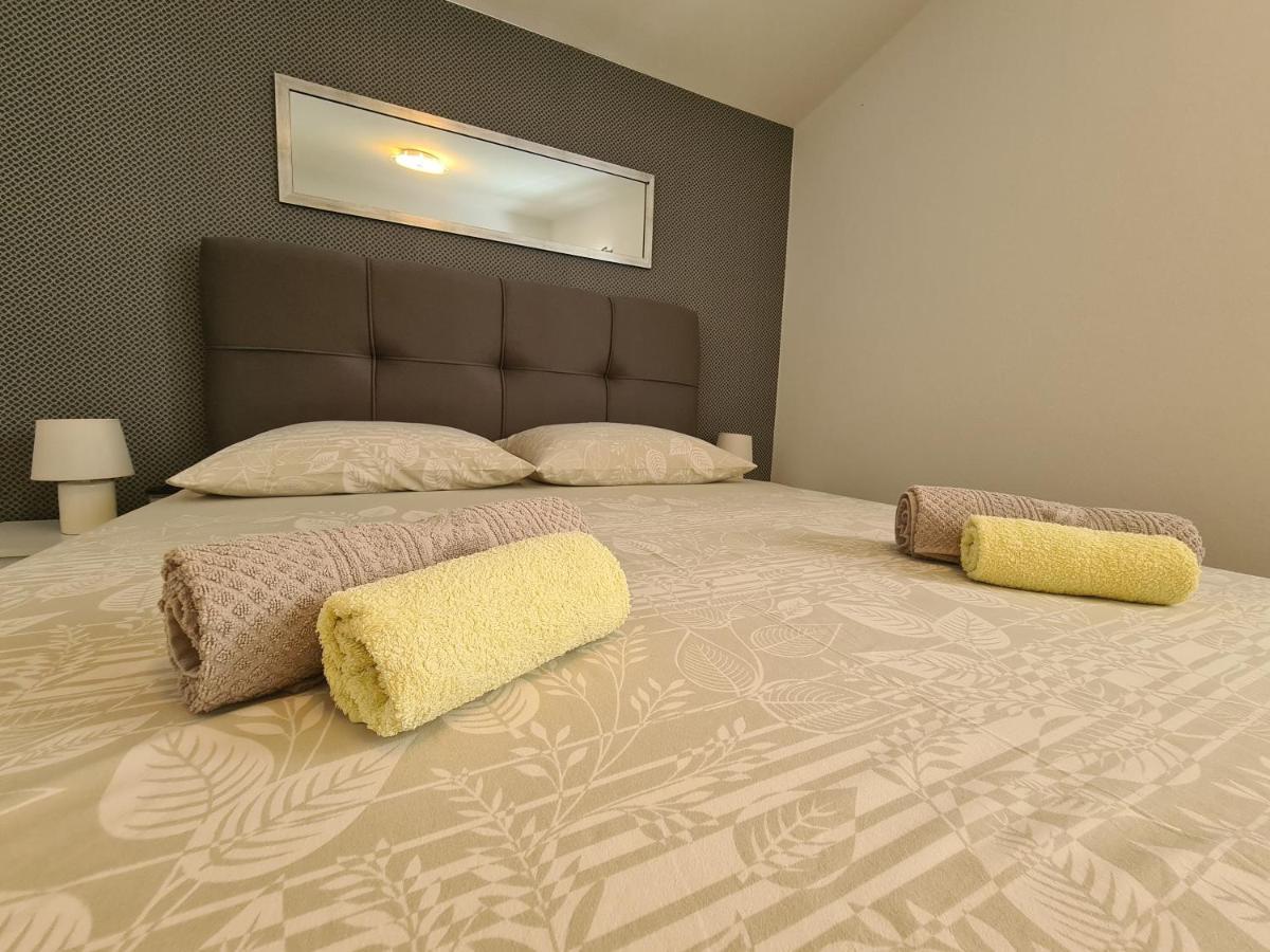 Apartments Ankora Vir Luaran gambar
