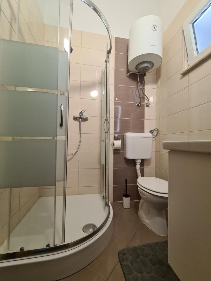 Apartments Ankora Vir Luaran gambar